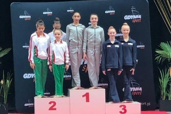 Azərbaycanın bədii gimnastları beynəlxalq turnirdə 10 medal qazanıb (FOTOLAR)
