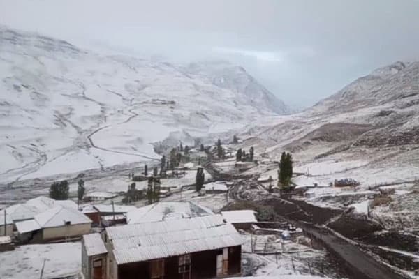 Azərbaycanın şimalına qar yağdı