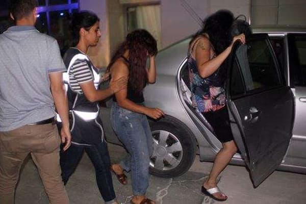 HİV virusuna yoluxan qadın Azərbaycana deportasiya edildi (FOTO)