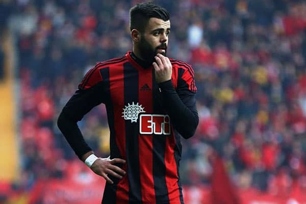 AFFA türk futbolçunu milliləşdirir