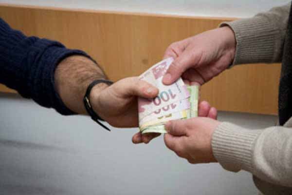 Gömrük Komitəsinin əməkdaşı rüşvətə görə işdən çıxarıldı