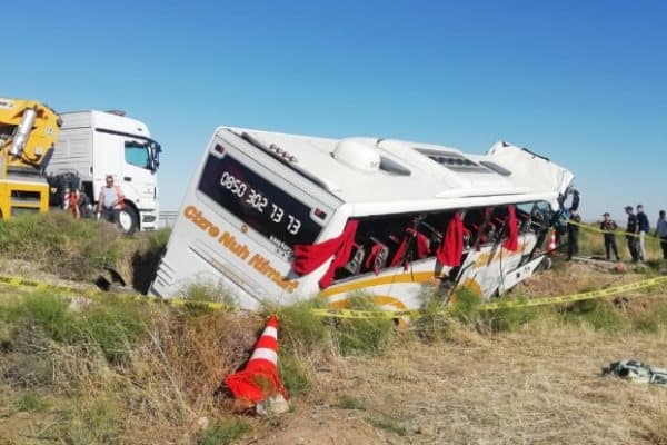 Sərnişin avtobusu qəzaya uğradı: 41 yaralı var
