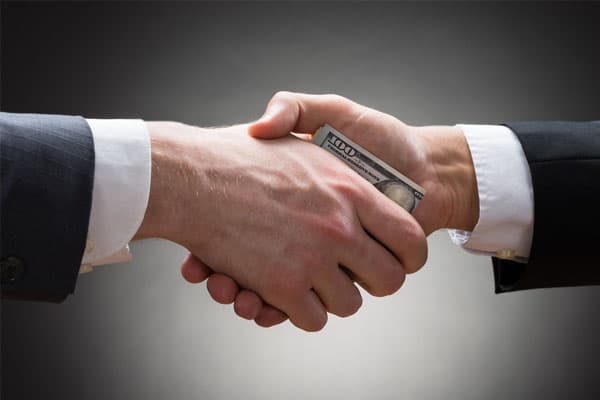 Gömrük Komitəsində daha bir rüşvət faktı: polkovnik işdən qovuldu