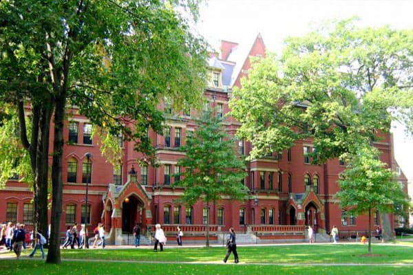 Nüfuzlu universitetlərin reytinqi düşür