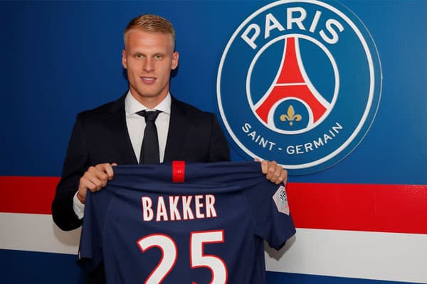 PSJ "Ayaks"ın 19 yaşlı futbolçusunu transfer etdi
