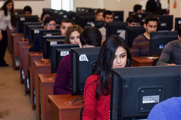 Ekspertdən ağır ittihamlar: "DİM məmurların bisavad, əliəyri olmasını istəyir?"