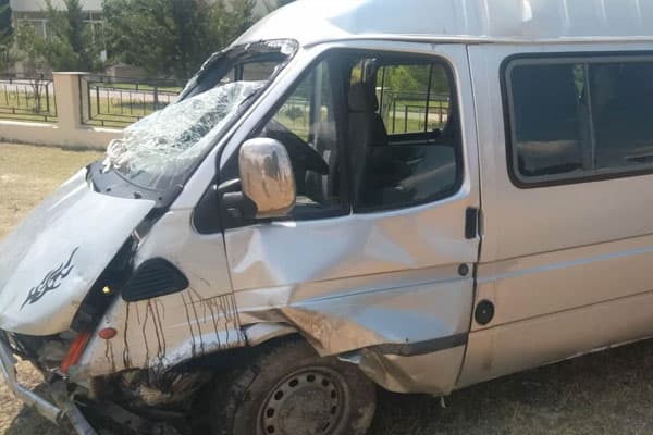 Daha bir mikroavtobus qəzası: yaralılar var (FOTOLAR)