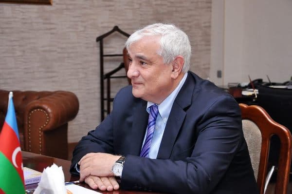 Prezident Kamal Abdullanı medalla təltif etdi (FOTO)