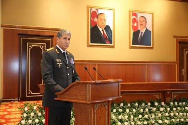 Vilayət Eyvazov rəisləri topladı