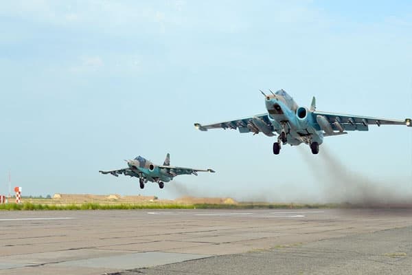 Su-25 hücum təyyarələrimiz raket zərbələri endirdi (FOTO/VİDEO)