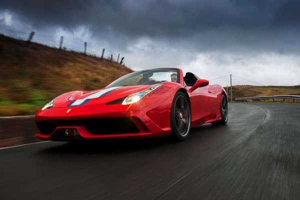 “Ferrari” 200 avtomobili geri çağırır