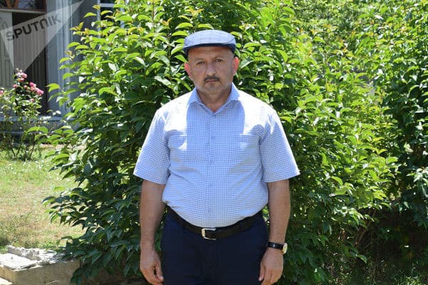 Azərbaycanda 52 yaşında məzun olan baba: "Auditoriyada bir ay qaldım" (FOTOLAR)