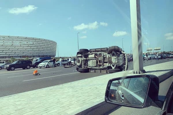 Hava limanı yolunda ağır qəza səbəbindən tıxac yaranıb (FOTOLAR)