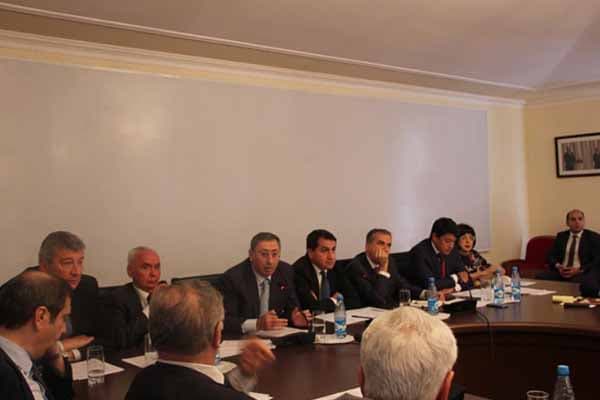 Diplomatların Bakı müzakirəsi