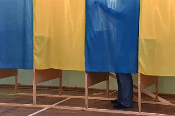 Ukraynada növbədənkənar parlament seçkiləri keçirilir