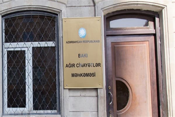 Hakim tələbə yoldaşının işinə baxmaqdan imtina etdi