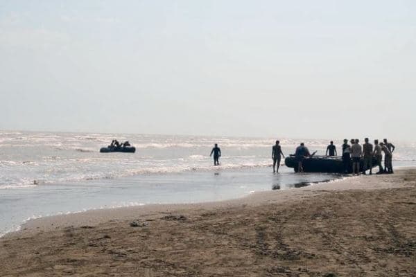 MN: Qəzaya uğramış hərbi təyyarənin axtarışına helikopter, gəmi və qayıqlar cəlb olunub (FOTO/VİDEO/YENİLƏNİB)
