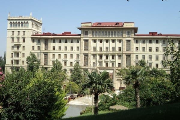 Baş redaktor üçün maaş müəyyən edildi