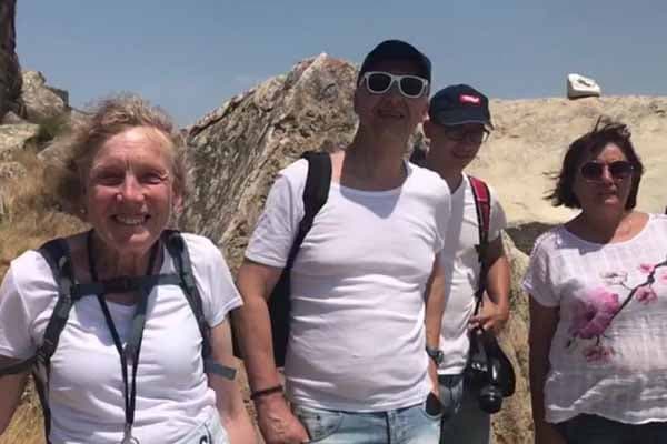 Yol polisləri turistlərin həyatını xilas etdi (FOTOLAR)