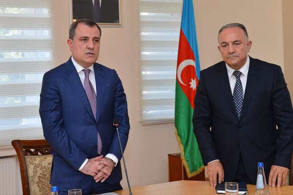 Ceyhun Bayramov yeni rektoru kollektivə təqdim etdi