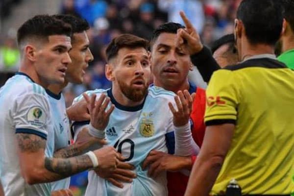 Lionel Messi 3 ay diskvalifikasiya olundu