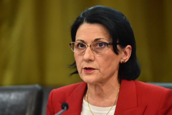 Yeniyetmə qızın qətlini yanlış şərh edən Təhsil naziri istefaya gönərildi