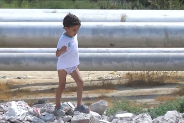 Azərbaycanda ilanlarla yaşayan insanlar (VİDEO)