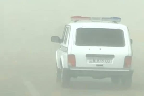 Azərbaycanda qasırğa başladı: maşınlar görünməz oldu (VİDEO)