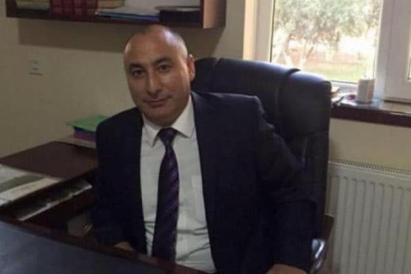 Bıçaqlanan baş həkimin böyrəyi çıxarıldı: Komadan ayıla bilmir