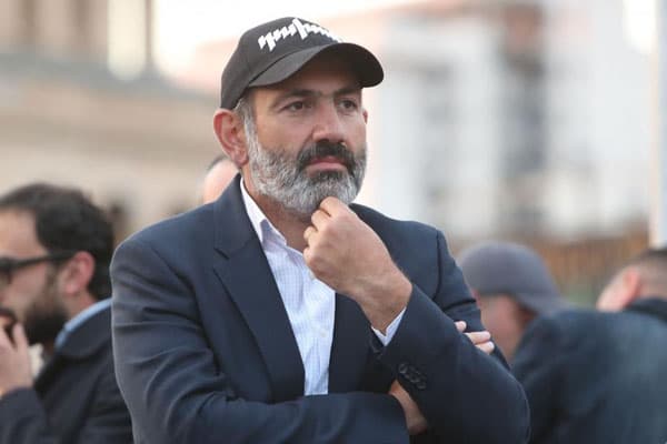 Rusiyalı ekspert: "Nikol Paşinyan üçüncü qüvvələrin əlində oyuncaqdır"