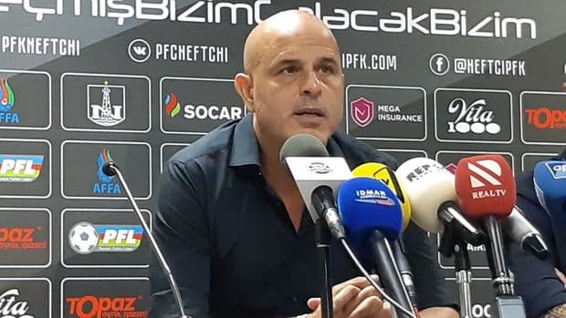 Azərbaycanlı jurnalistlərin sualları yəhudi məşqçini özündən çıxartdı