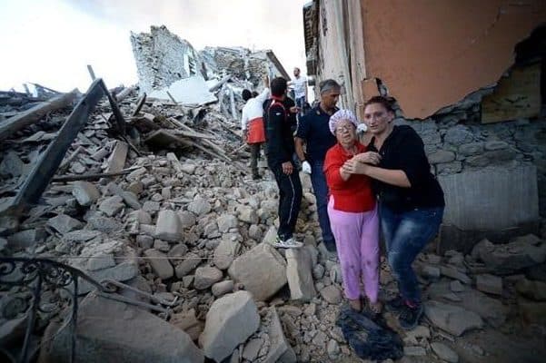 Türkiyədə zəlzələnin fəsadları: 78 nəfər yaralanıb, 400 evə ziyan dəyib