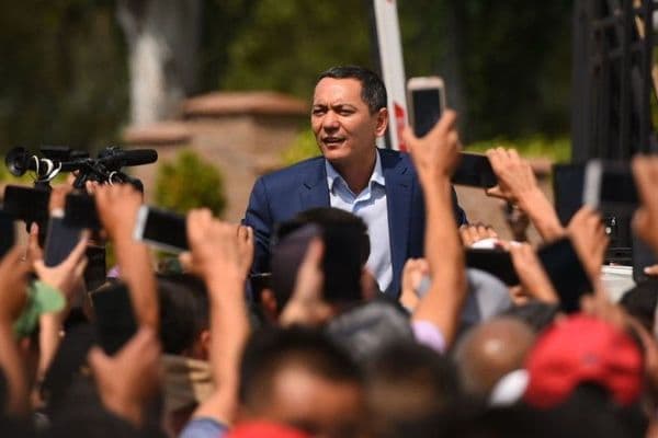 Qırğızıstan müxalifətinin lideri ölkəyə qayıdıb