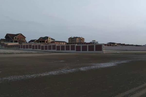 Pirşağı çimərliyində villa hasarları söküldü (FOTOLAR)