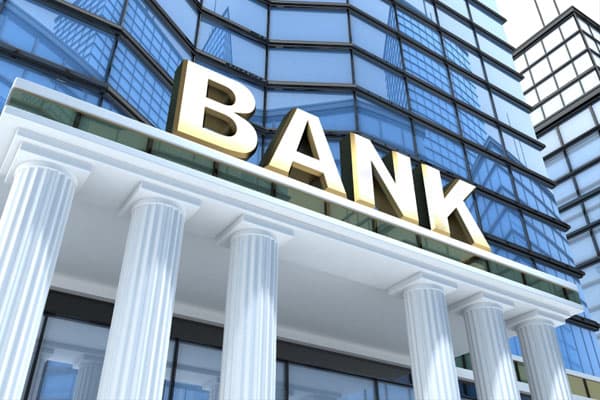 Bank sədri işdən çıxdı