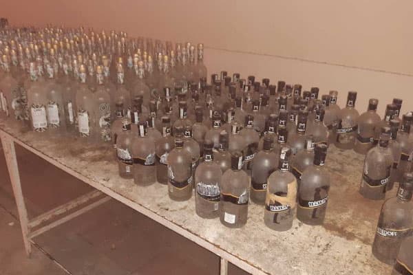 AQTA saxta spirtli içki emal edən sex aşkarladı (FOTOLAR)