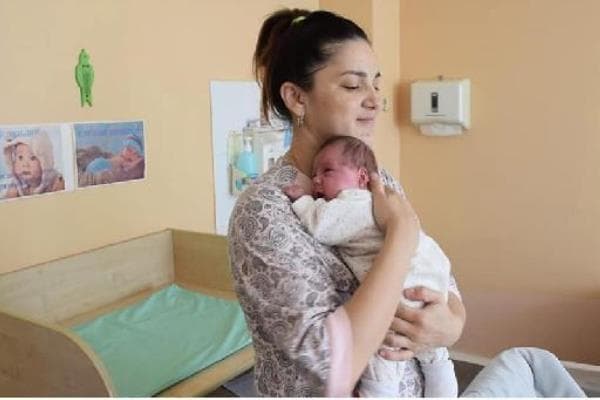 3 ayda 2-ci dəfə ana oldu