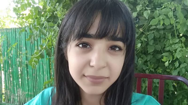 660 bal toplayan məcburi köçkün məktəblisi: "Məktəbimizin ikinci qız məzunuyam”