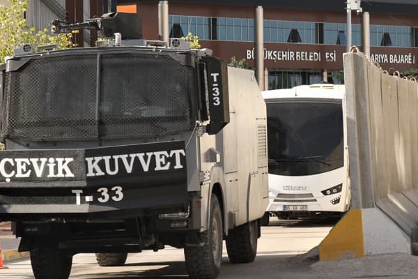 Türkiyədə 3 bələdiyyə sədri vəzifəsindən kənarlaşdırıldı, həbslər başladı