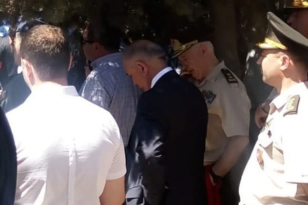 Nazir müavini və icra başçısı pilotun dəfnində ağladı (FOTO)