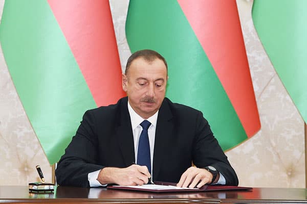 Prezident Nağıyevə general-leytenant rütbəsi verdi