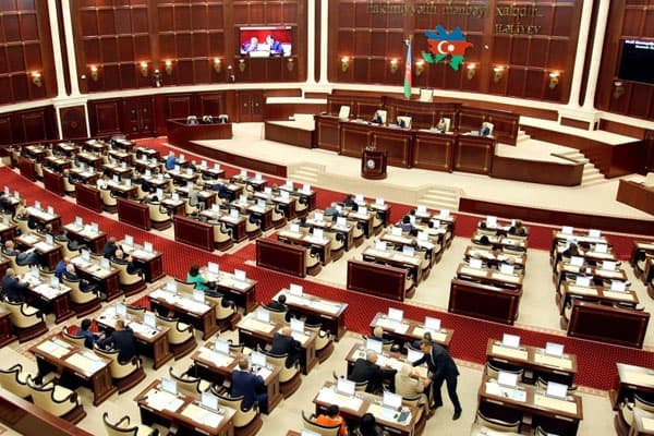 Deputatların tətil müddəti sabah başa çatır