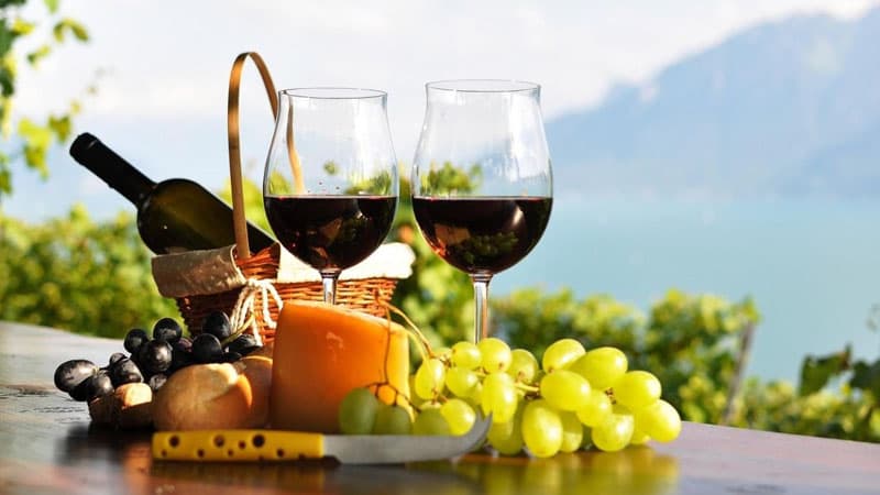 Azərbaycanda şərabın alkoqollu içki sayılmaması təklif edilir