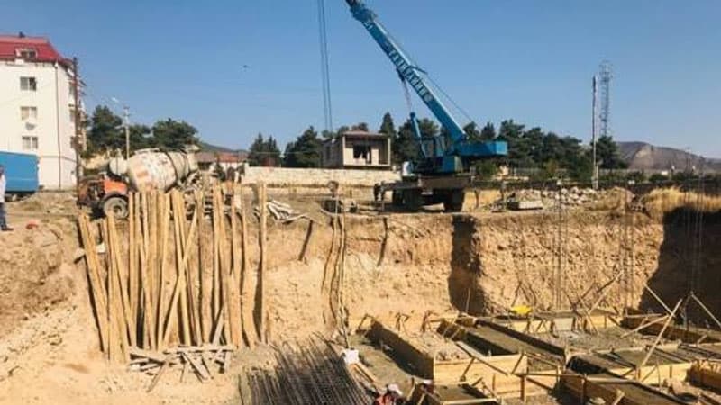 Ermənilər Bərdənin 60 kilometrliyində çoxmənzilli binalar tikir