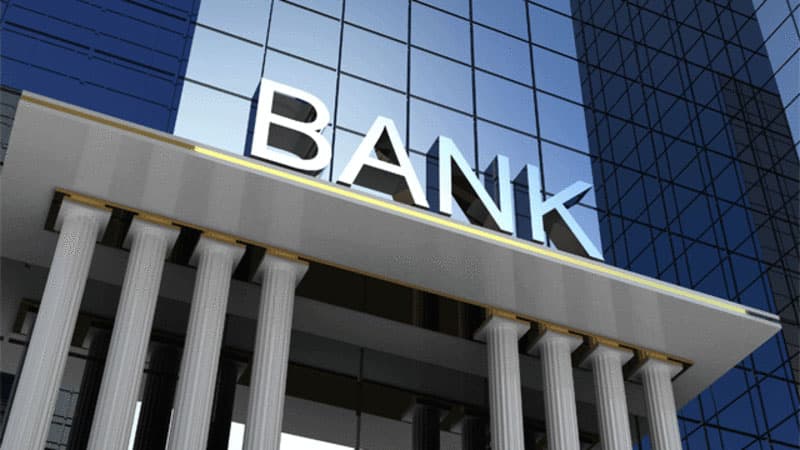 Bank sədri işdən çıxdı