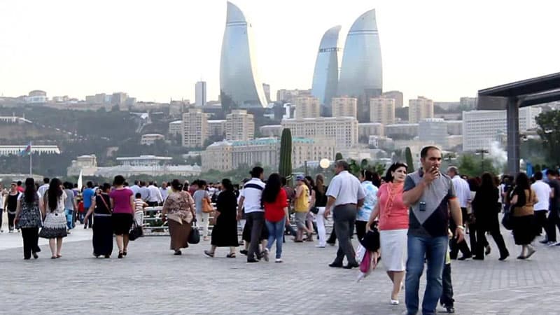 Bakılılar 11 milyarddan çox xərclədi - Ticarət