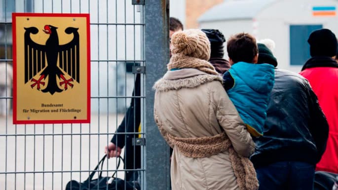 Almaniyada sığınacaq axtaranlar - Berlin "göz yaşları"na daha inanmır (ARAŞDIRMA)