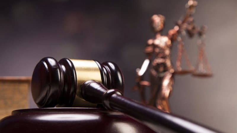 Özünü icra hakimiyyətinin rəsmisi kimi təqdim etdi, prokuror cəza istədi