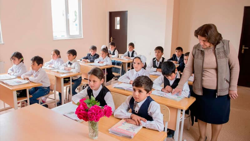 Orta məktəblərdə dərslər saat 9-da başlayacaq? (VİDEO)