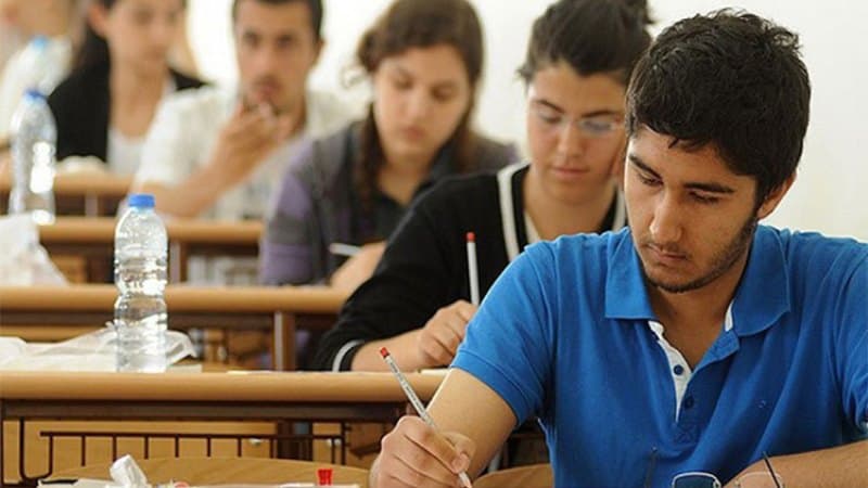 Bakı və Gəncədə buraxılış imtahanı keçirilir